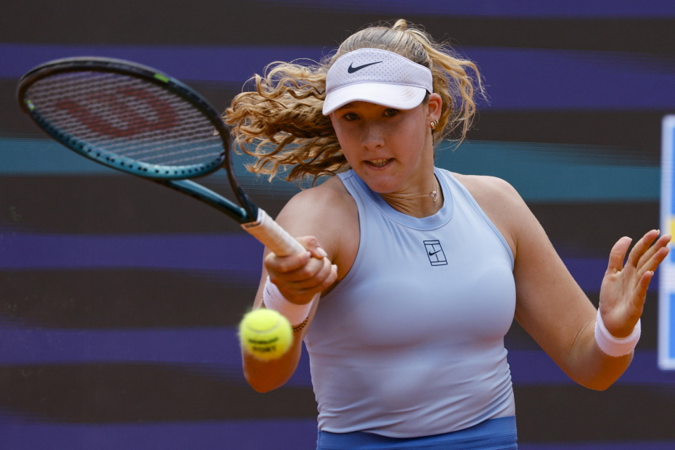 竞争中脱颖 竞争中脱颖