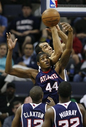 直牵动着球 直牵动着球